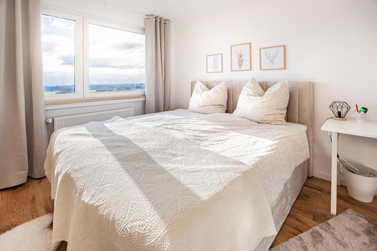 Moderne 2-Zimmer-Wohnung Mit Atemberaubender Skyline Aussicht Auf Frankfurt! Steinbach im Taunus Exterior photo