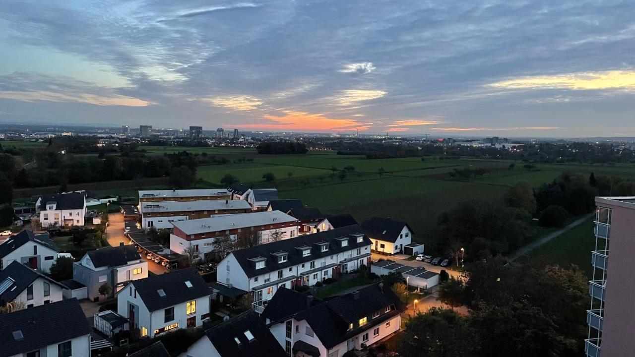 Moderne 2-Zimmer-Wohnung Mit Atemberaubender Skyline Aussicht Auf Frankfurt! Steinbach im Taunus Exterior photo